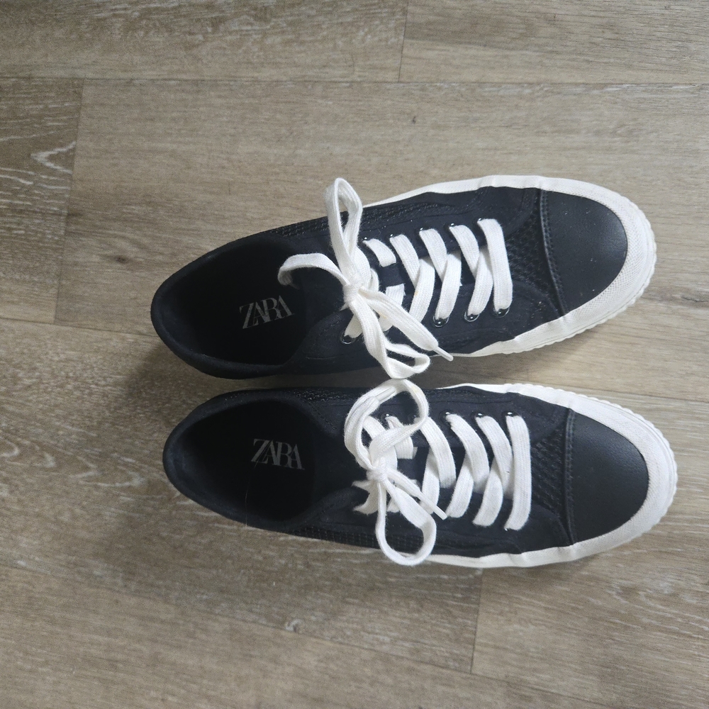 Zara Monochrome Lace-Up Sneakers